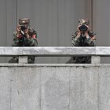 "Die Regierung in Nordkorea hielt an der totalen Kontrolle über die Zivilgesellschaft fest und belegte alle, die Kritik an der Regierung übten oder eine "reaktionäre" Ideologie vertraten, mit harten Strafen", schreibt "Amnesty International" im Jahresbericht 2023/24. Im "Fragile States Index" liegt die Diktatur von Kim Jong Un auf dem drittletzten Platz.