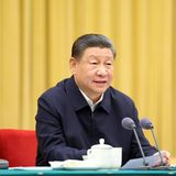 Die Volksrepublik China unter Präsident Xi Jinping ist in Sachen Menschenrechte der viertschlechteste Staat der Welt. "Amnesty International" schreibt im Jahresbericht 2023/24 über China: "Die nationale Sicherheit diente weiterhin als Vorwand, um die Menschen an der Ausübung ihrer Rechte zu hindern wie der Meinungs-, Vereinigungs- und Versammlungsfreiheit. Sowohl im Internet als auch in der realen Welt unterlagen Diskussionen über eine Vielzahl von Themen einer drakonischen Zensur. Zu denjenigen, die willkürlich inhaftiert und in unfairen Verfahren vor Gericht gestellt wurden, gehörten auch Menschenrechtsverteidiger*innen. Die Menschenrechtslage im Uigurischen Autonomen Gebiet Xinjiang war 2023 nach wie vor zutiefst besorgniserregend."