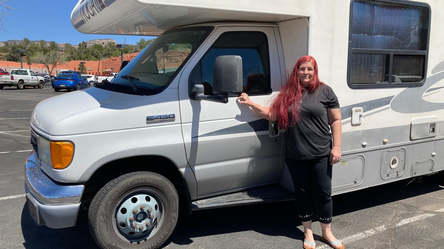 Twelve square meters of car is Jodi’s home: Why people in Arizona live in parking lots