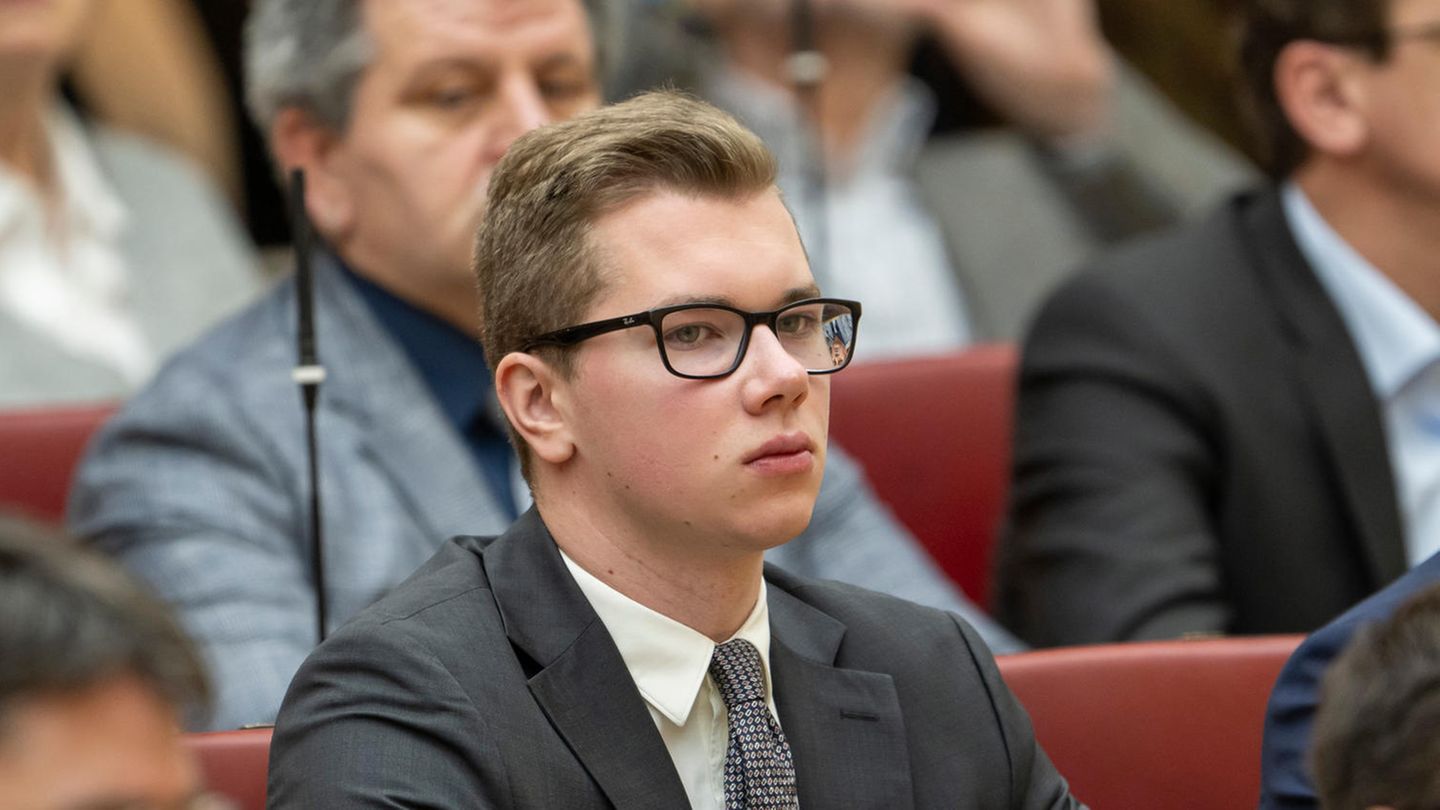 Der junge AfDler Daniel Halemba im Bayerischen Landtag