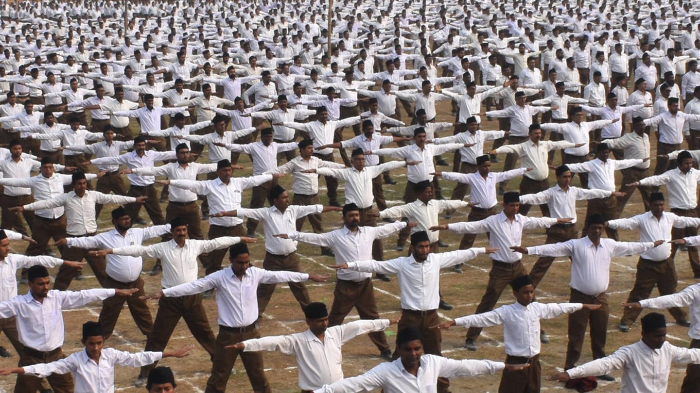 Radikale in Indien: Mitglieder der hindu-nationalistischen Bewegung RSS bei einer Kundgebung