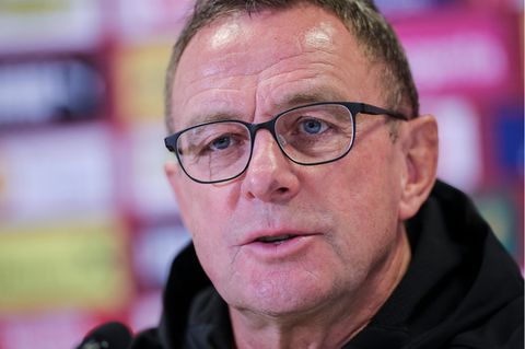 Ralf Rangnick spricht auf einer Pressekonferenz der österreichischen Fußball-Nationalmannschaft