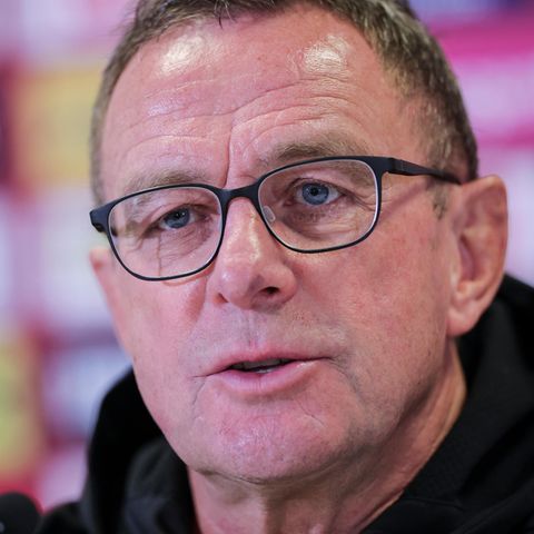 Ralf Rangnick spricht auf einer Pressekonferenz der österreichischen Fußball-Nationalmannschaft
