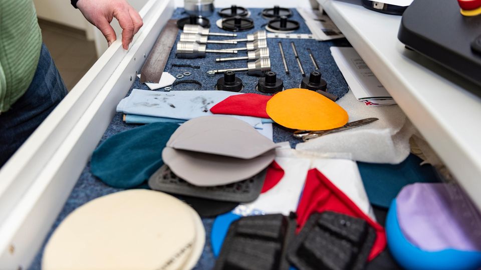 Stoffproben, Werkzeuge – das Handwerkszeug der Produkttester