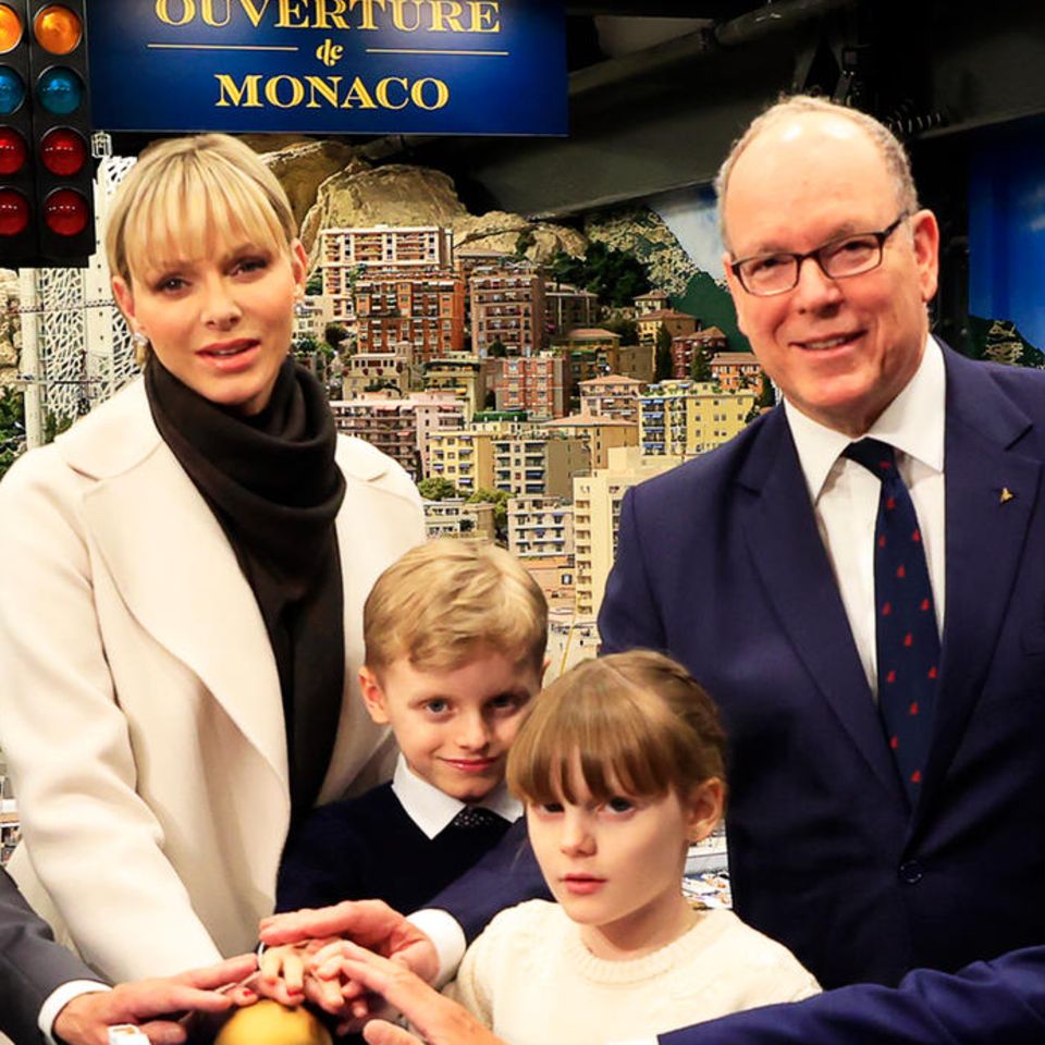 Auf zum Startschuss! Im Gebäude gaben die Royals mit einem goldenen Buzzer den Startschuss für das Mini-Monaco