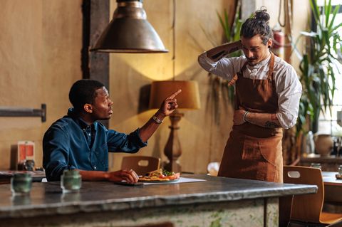 Gastronomie, Kellner wird von Gast beschimpft