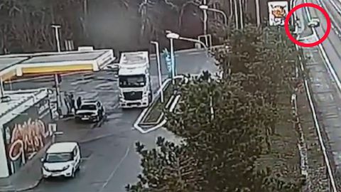 Slowakei: Autofahrer rast ungebremst in Tankstelle – Gerichtsprozess