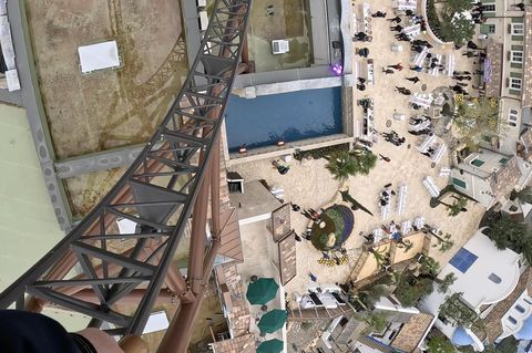 Europapark: Reporter testet neue Achterbahn "Voltron Nevera"