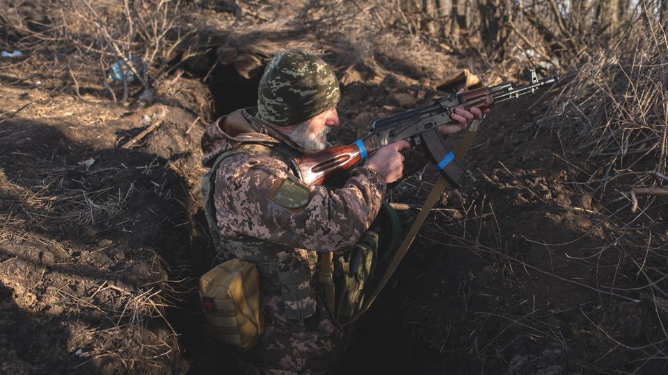 Ein ukrainischer Soldat nahe der Front im Osten des Landes