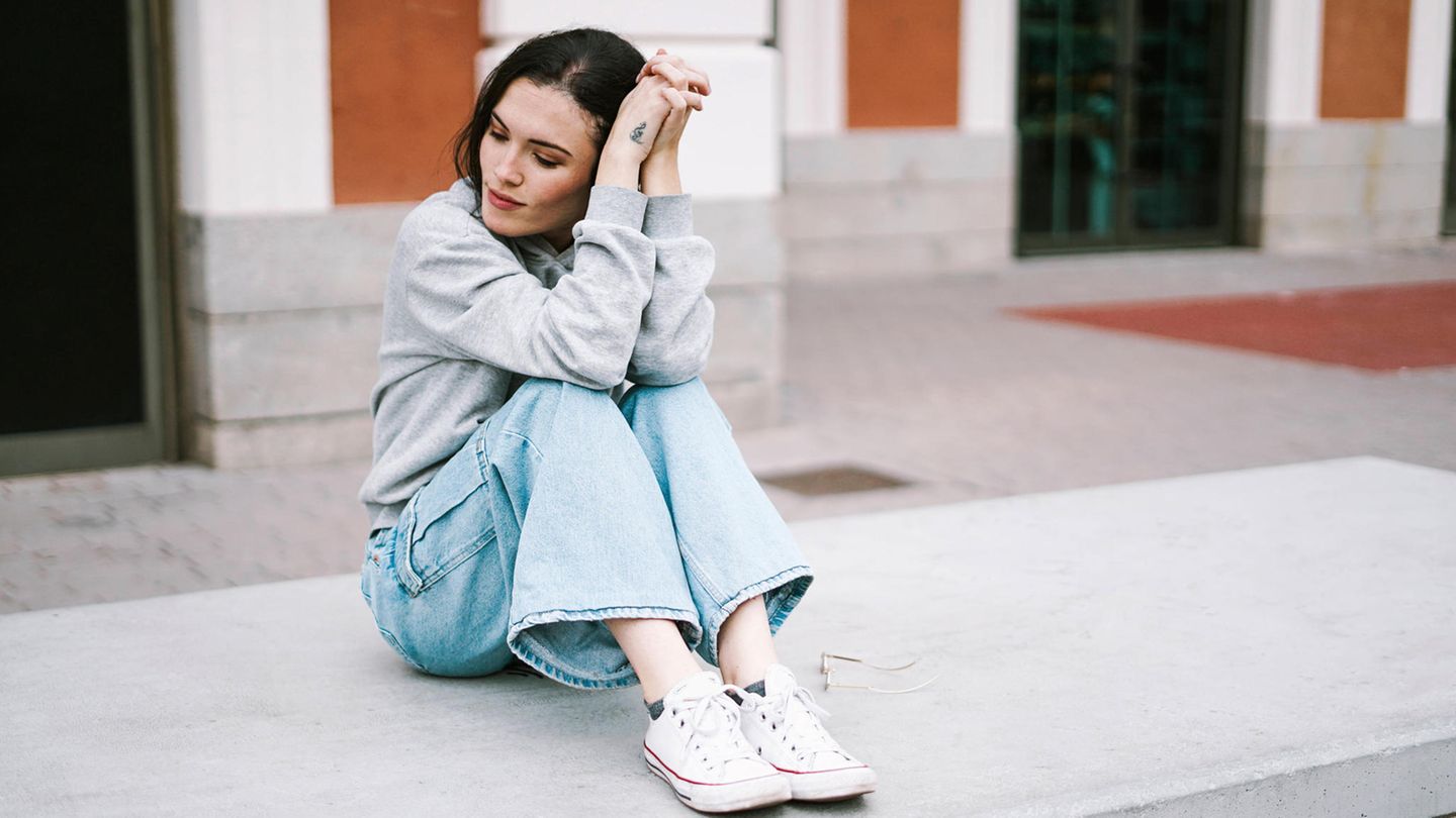 Single: What happens in your head when you stay alone for a long time?