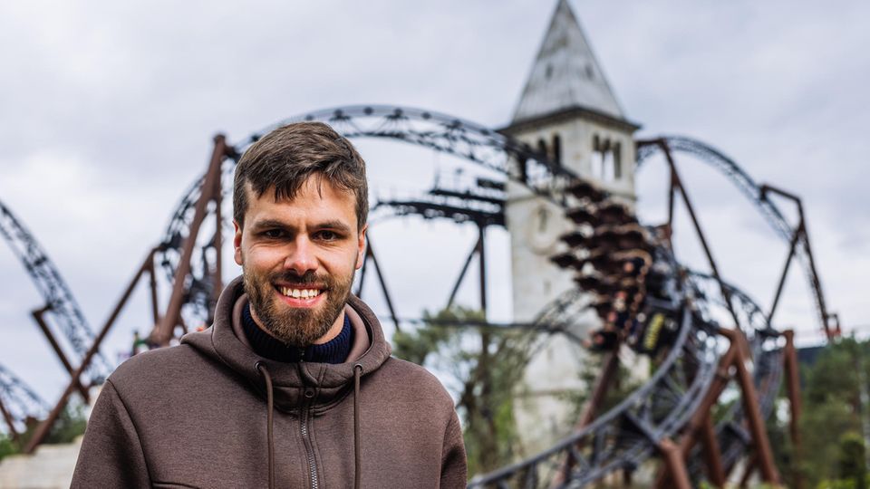 Patrick Marx, Projektleiter im Europapark Rust vor seiner neuen Achterbahn