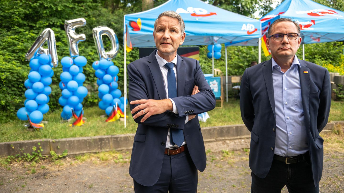 Die AfD-Politiker Björn Höcke und Tino Chrupalla bei einer Partyveranstaltung