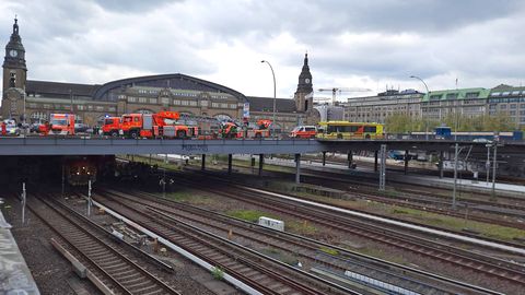 Am Hamburger Hauptbahnhof kam es am Freitagnachmittag zu einem Unglück mit einem Bauzug