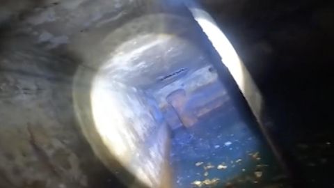 Spektakuläre Entdeckung: Paar entdeckt mysteriösen Tunnel unter ihrem Whirlpool (Video)