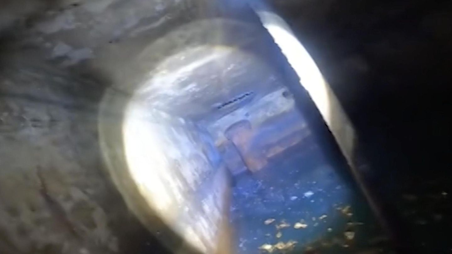 Spektakuläre Entdeckung : Tor zu einer anderen Welt: Paar entdeckt mysteriösen Tunnel unter ihrem Whirlpool
