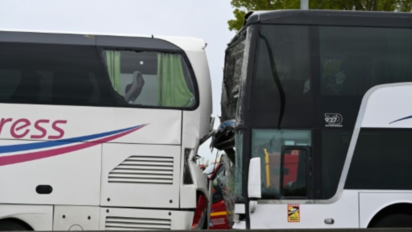 Deutsche und französische Schulkinder bei Busunfall in Frankreich verletzt