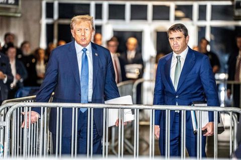 Der frühere US-Präsident Donald Trump und sein Chefanwalt Todd Blanche