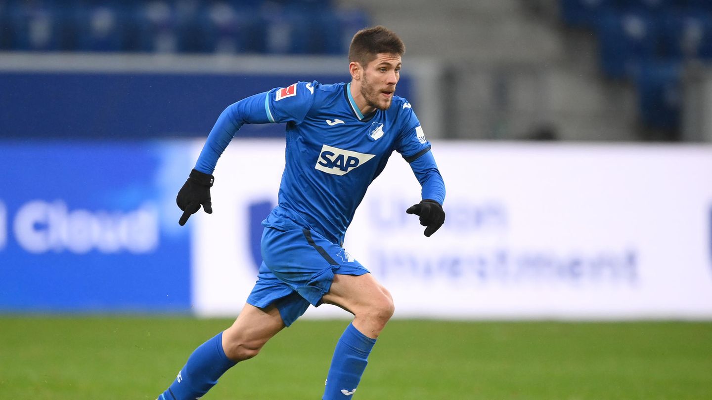 Andrej Kramaric spielt im Trikot des TSG Hoffenheim Fußball