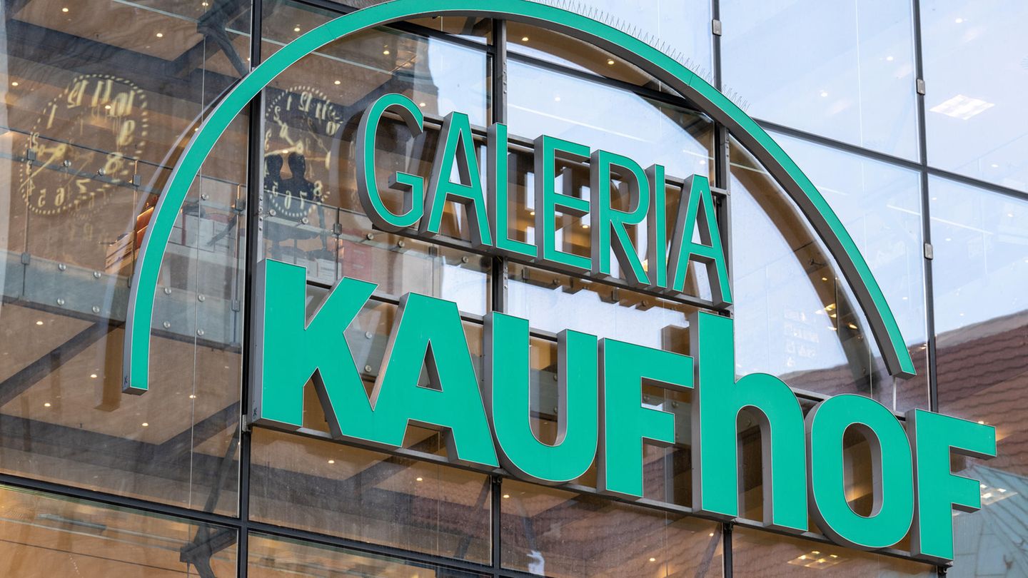 Der finanziell angeschlagene Warenhauskonzern Galeria Kaufhof schließt Ende August 16 seiner 92 Filialen  Der finanziell angeschlagene Warenhauskonzern Galeria Kaufhof schließt Ende August 16 seiner 92 Filialen
