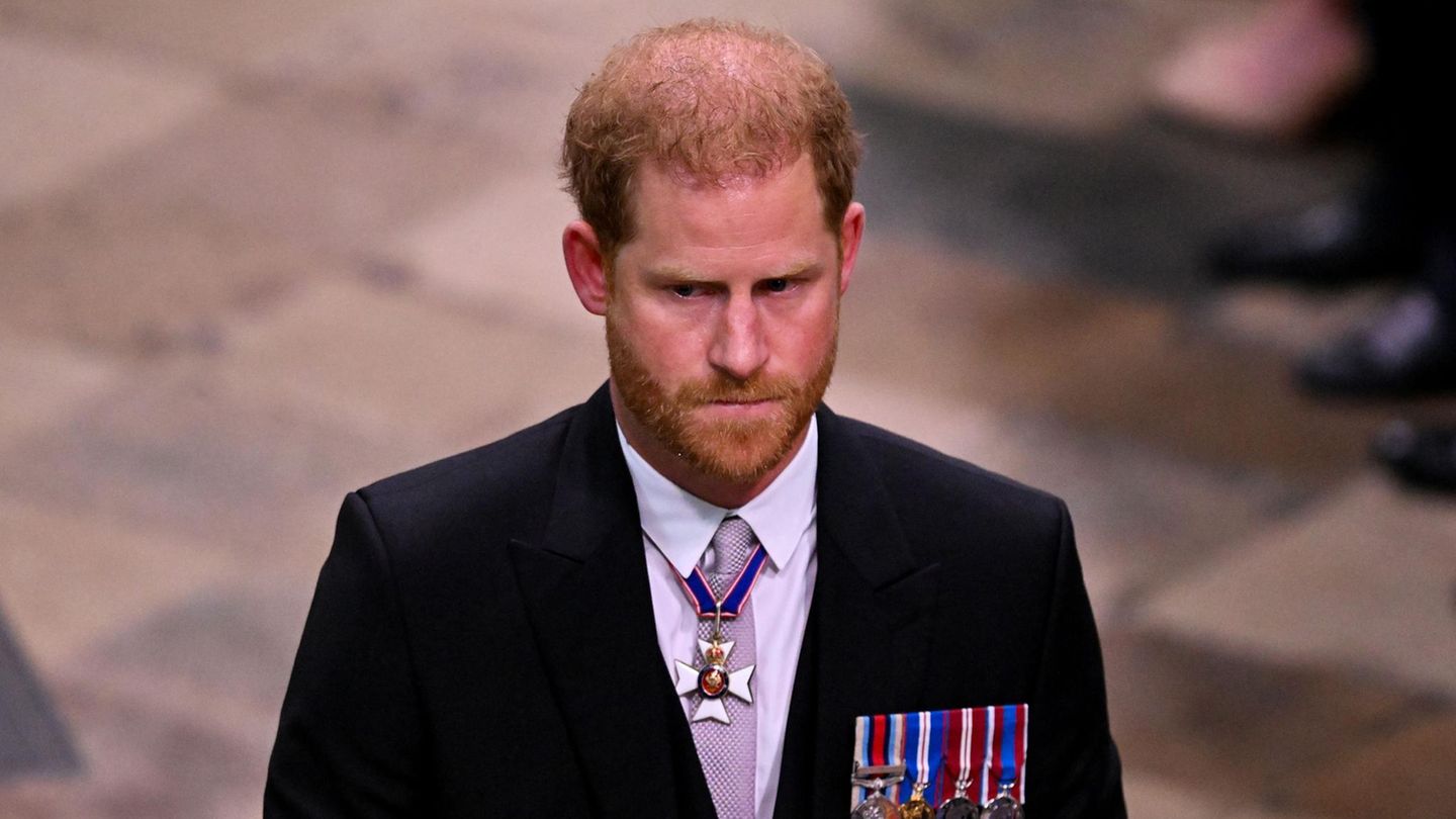 Prince Harry: Fuss over his choice of medal when honoring a soldier