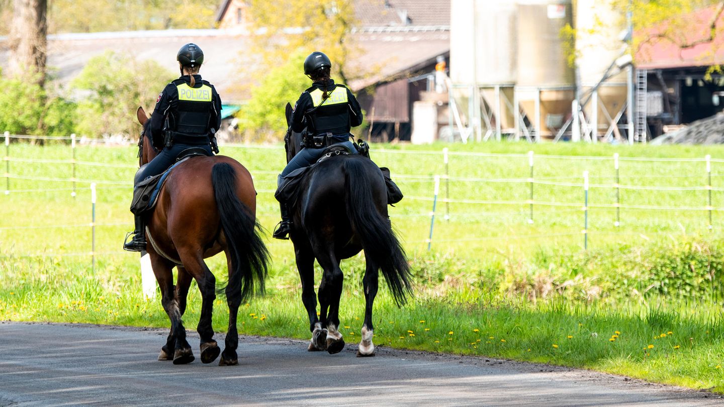 Die Polizei sucht hoch zu Pferd nach Arian