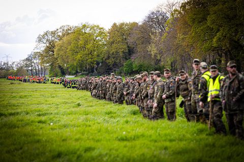 Einsatzlräfte bei der Suche nach Arian