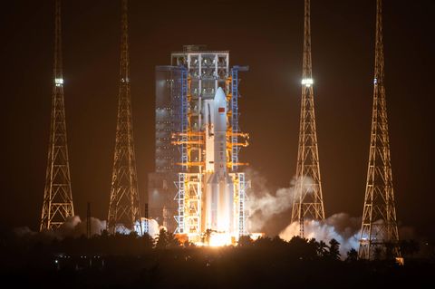Chinesische Rakete im Startprozess
