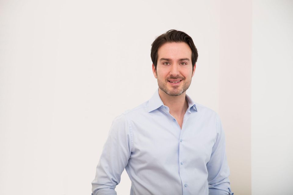 Dr. Sina Djalaei Dr. Sina Djalaei