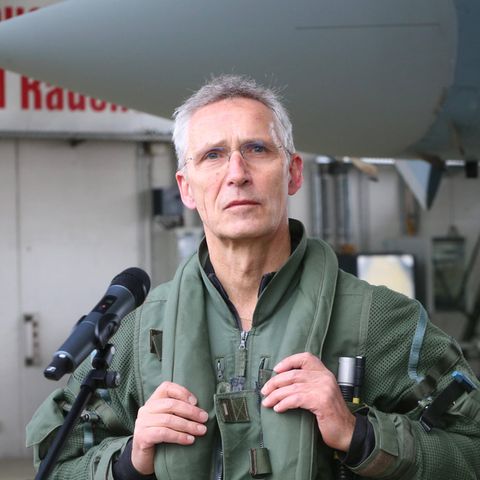 Jens Stoltenberg zu Besuch beim Taktischen Luftwaffengeschwader 73 Steinhoff