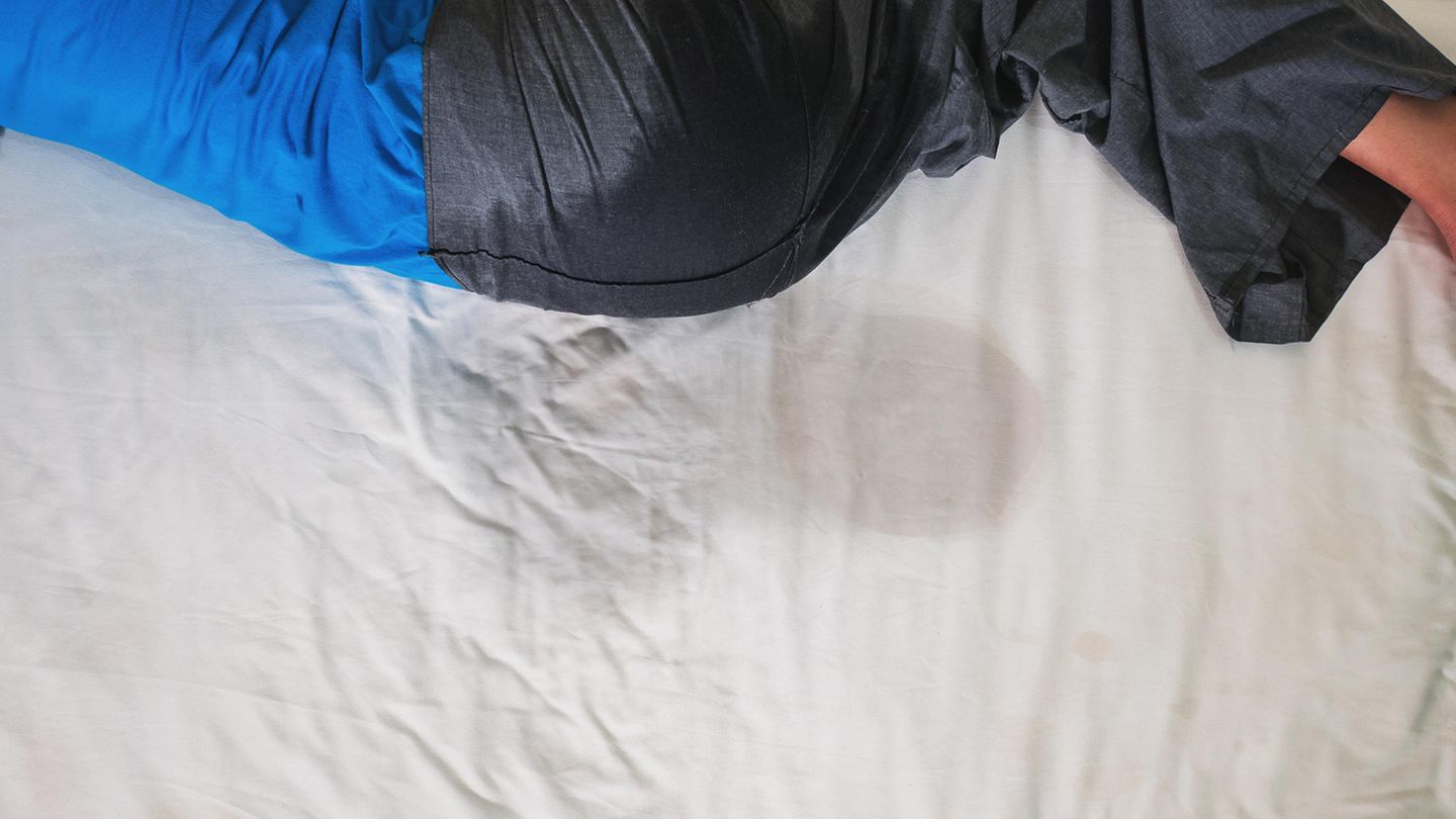 Bettnässen ist auch bei älteren Kindern keine Seltenheit. 