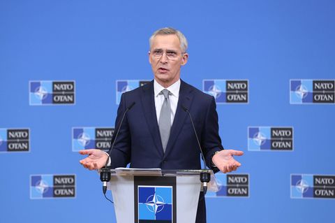 Jens Stoltenberg während er eine Rede hält