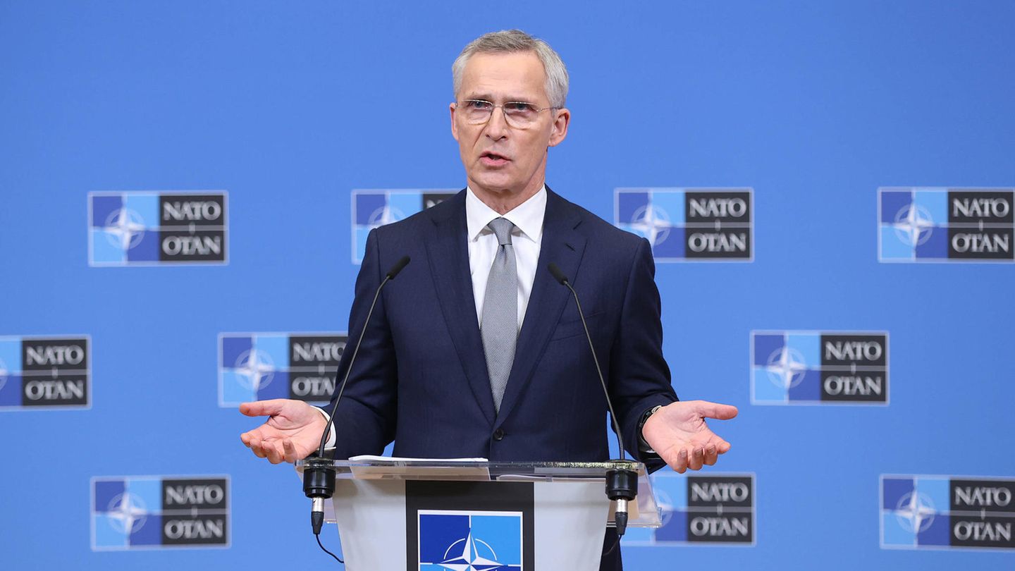 Jens Stoltenberg während er eine Rede hält
