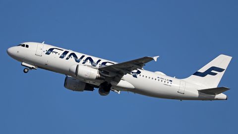 Airbus A320 der Finnair nach dem Start