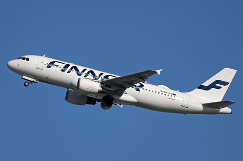 Airbus A320 der Finnair nach dem Start