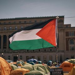 Eine palästinensische Flagge weht im Protest-Camp vor der Columbia University in New York