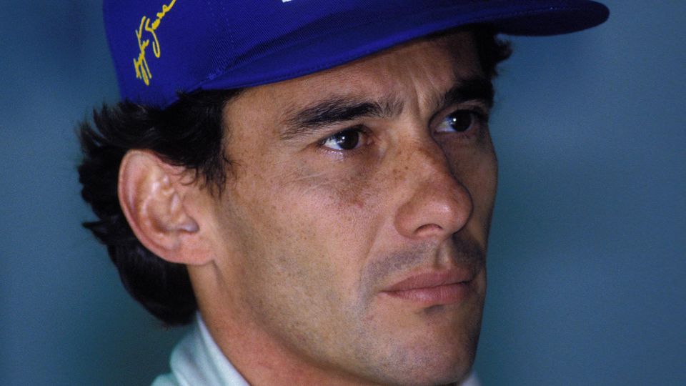 Der Brasilianer Ayrton Senna war schon zu Lebzeiten eine Formel-1-Legende. Senna starb als dreimaliger Weltmeister mit gerade mal 34 Jahren