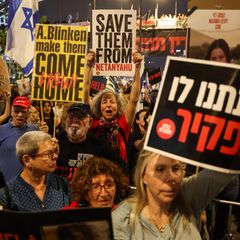 "Holt sie nach Hause, "Rettet sie vor Netanjahu" – Demonstranten in Tel Aviv verlangen einen Deal zur Rückkehr der Hamas-Geiseln aus dem Gazastreifen