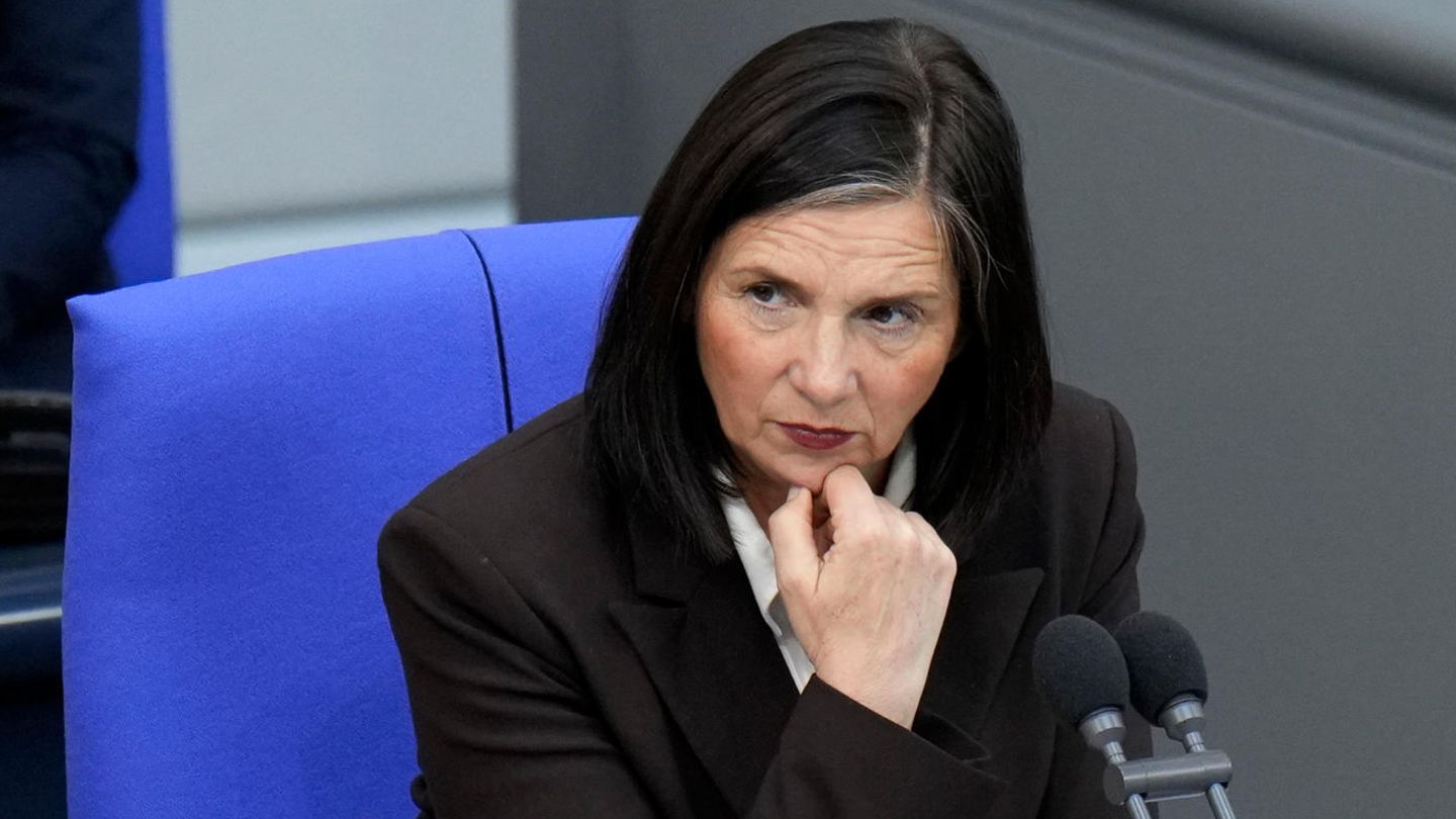 Katrin Göring-Eckardt Katrin Göring-Eckardt leitet als Bundestagsvizepräsidentin eine Sitzung des Parlaments.