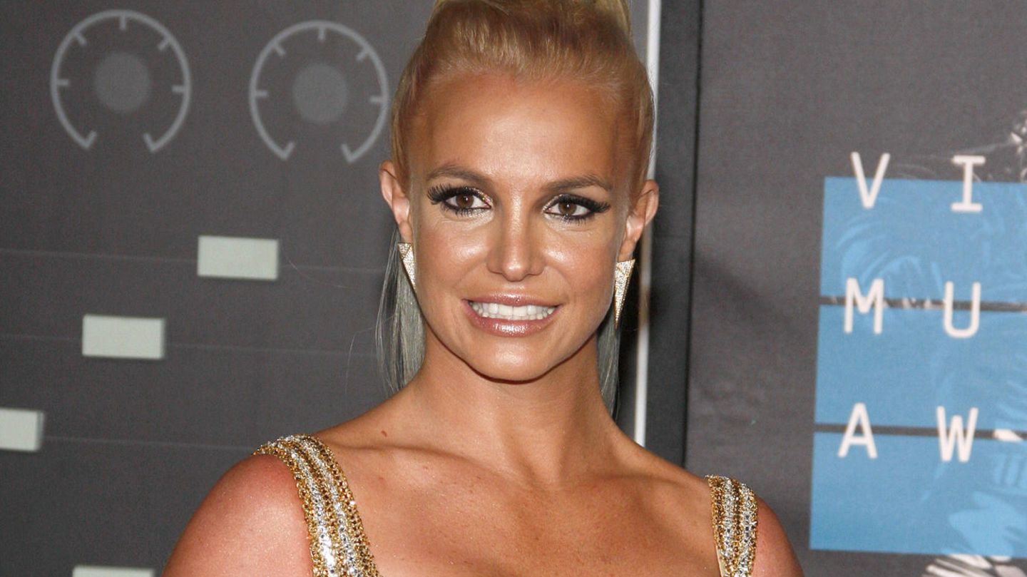 Britney Spears squanders her money on private jets and luxury vacations
