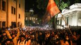 Zehntausende gehen bei erneutem Protest gegen das geplante Gesetz zur "ausländischen Einflussnahme" auf die Straße