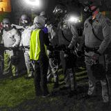 Derzeit bereitet ein Großaufgebot der Polizei die Räumung eines Protest-Lagers pro-palästinensischer Aktivisten vor