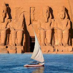 Ägypten – Tempel von Abu Simble am Ufer des Nils