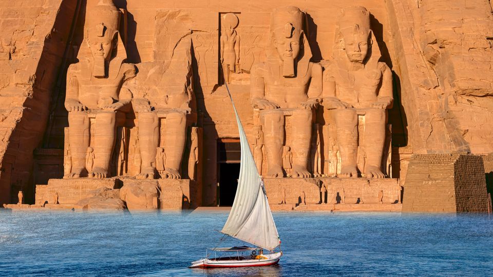 Ägypten – Tempel von Abu Simble am Ufer des Nils