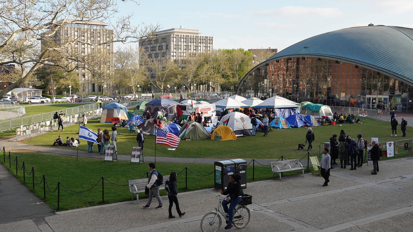 Auf dem Campus in Cambridge des Massachusetts Institute of Technology (MIT) stellten Protestierende ein ganzes Camp auf