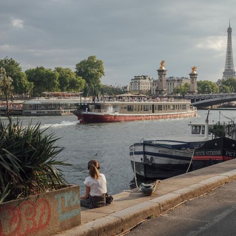 Verlockend – bald auch zum Baden? Die Seine unweit des Eiffelturms in Paris