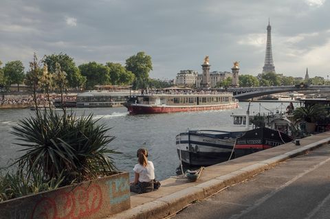 Verlockend – bald auch zum Baden? Die Seine unweit des Eiffelturms in Paris