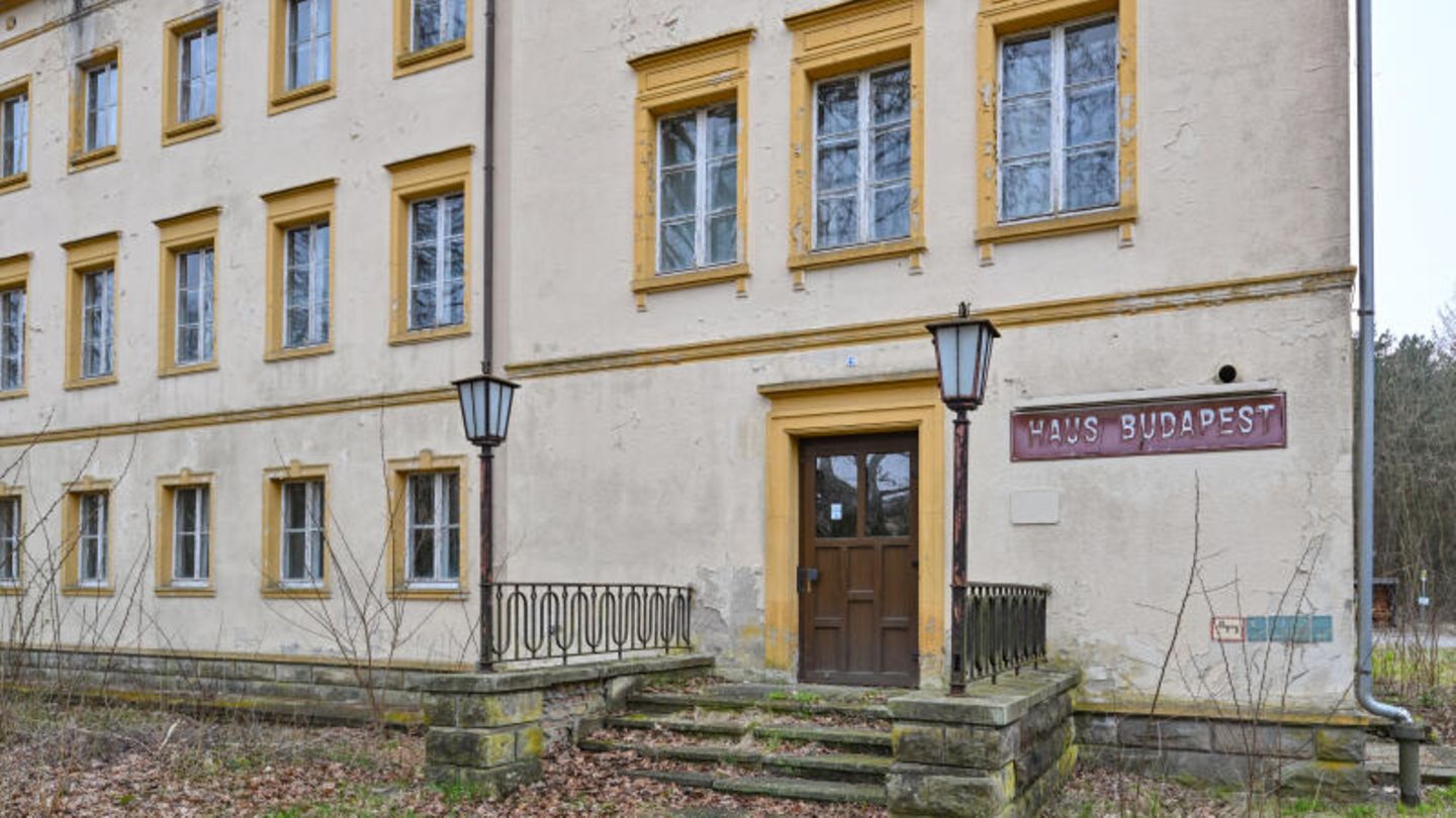 FDJ-Hochschule neben der Goebbels-Villa