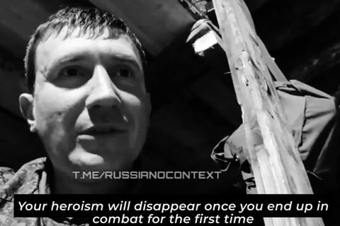 Russischer Soldat in einem Unterstand