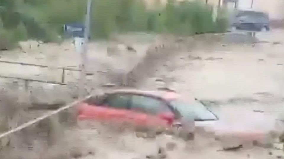 Schwere Unwetter im Südwesten Deutschlands – Wassermassen reißen Autos mit