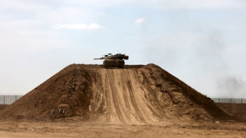 Iasraelischer Panzer nahe der Grenze zum Gazastreifen